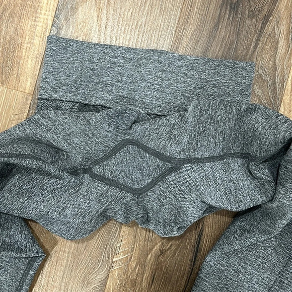 Gymshark Gray and purple leggings. Unknown size see measurements maybe XS - Picture 16 of 16